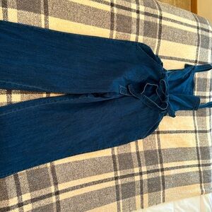 Universal Thread Jean overalls. Size 20W. Hardly worn. In great condition.